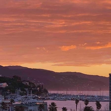 Appartement Vue Mer Au Lavandou Le Lavandou Exterior foto