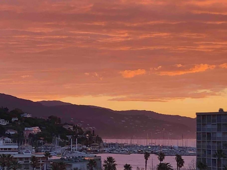 Appartement Vue Mer Au Lavandou Le Lavandou Exterior foto